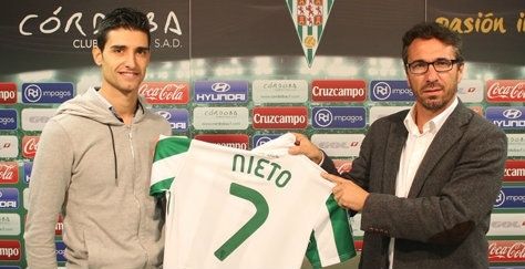 Ofrecen al centrocampista Nieto al Recre, Racing y Zaragoza