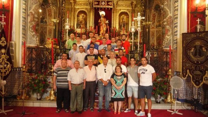 Ofrenda floral del CD San Juan al patrón