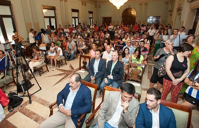 Carolina Marín también recibe el cariño de Huelva en el Ayuntamiento