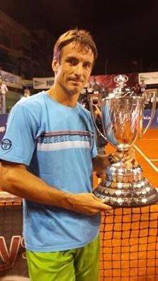 Tommy Robredo levanta su segunda Copa del Rey ante Feliciano López (6-2 y 7-5)