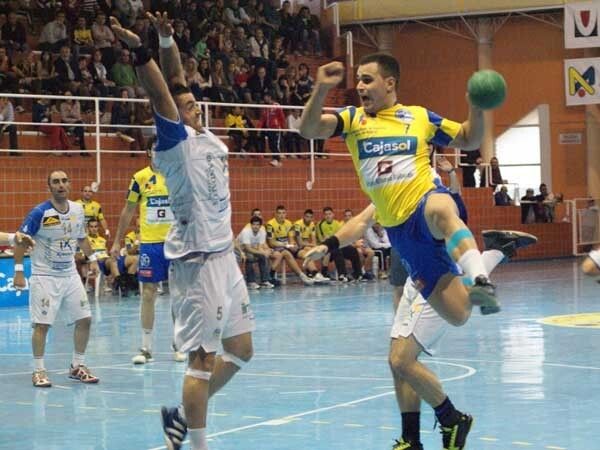 Sergio Cruzado seguirá siendo la zurda de oro del PAN Moguer
