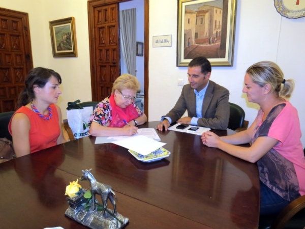 El Ayuntamiento de Moguer cede la Unidad de Estancia Diurna a la asociación Afame