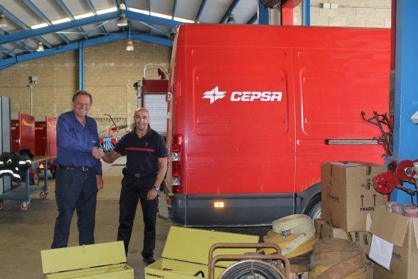 Cepsa dona material de seguridad para Guatemala a los Bomberos Unidos sin Fronteras de Huelva
