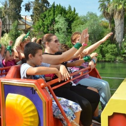 700 palermos disfrutan de un día en Isla Mágica