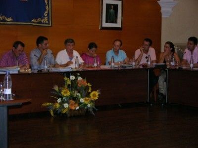 El pleno se opone a la subida del agua solicitada por Aqualia