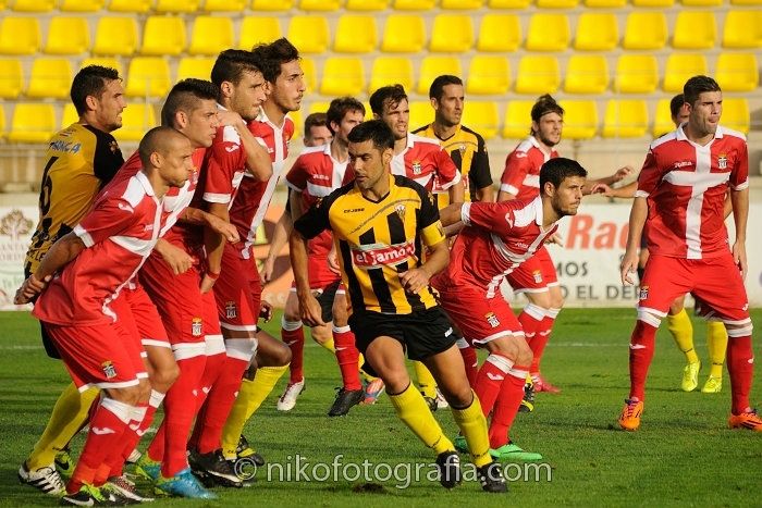 Chus Hevia frustra a un buen San Roque (2-2)