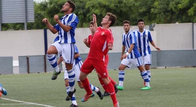 Sobresaliente repaso del Recre juvenil al líder Almería (3-0)