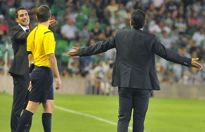 El Decano acaba con la cara roja en el Villamarín (3-2)