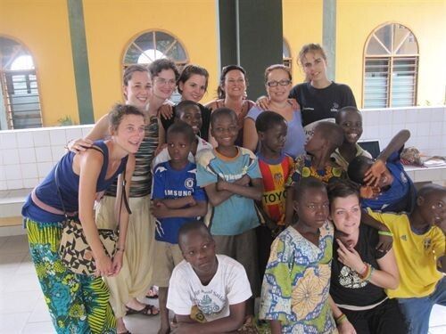 Voluntarias de Diputación recalan en África para cooperar con los niños abandonados de Porto Novo