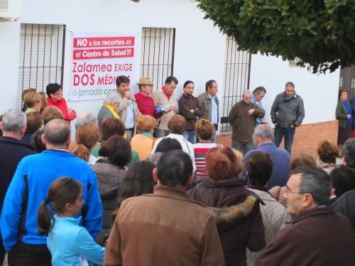 Zalamea acuerda una gran movilización contra los recortes en el Centro de Salud