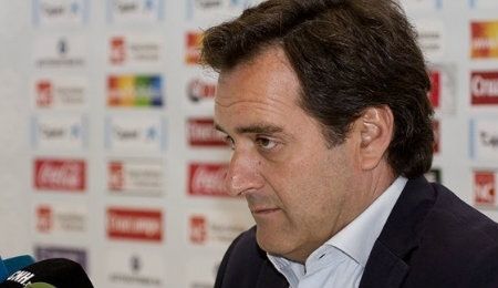 Antonio Martín dice ahora que cree que inscribirán a Marc Bertrán en diciembre y critica que los jugadores se quejaran del césped