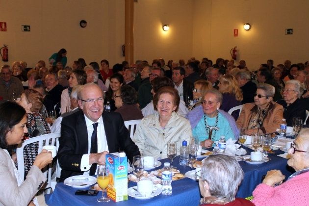 Unas 200 personas participan en el X Encuentro de Mayores celebrado en el Centro Social del Torrejón