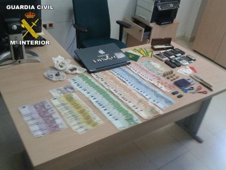 Desmantelan dos puntos de venta de drogas en Villanueva de los Castillejos