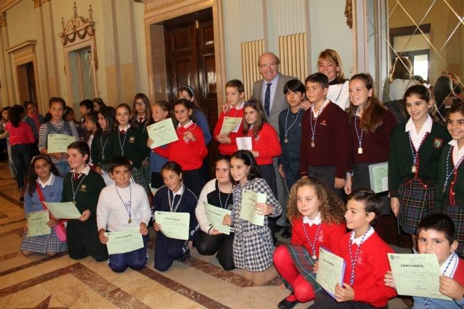 Gisela Segura, del colegio Virgen de Belén, nueva alcaldesa infantil de la ciudad