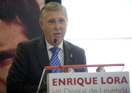 El Decano estuvo presente en el homenaje a Lora