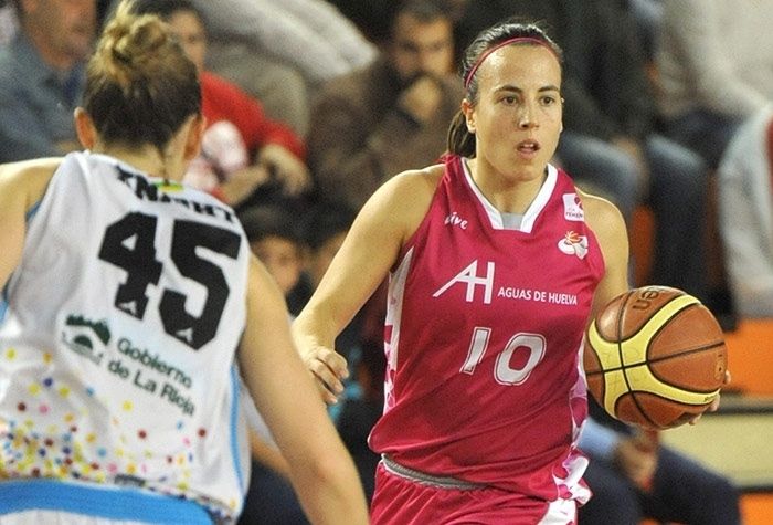 María Asurmendi es líder en asistencias y la base más valorada