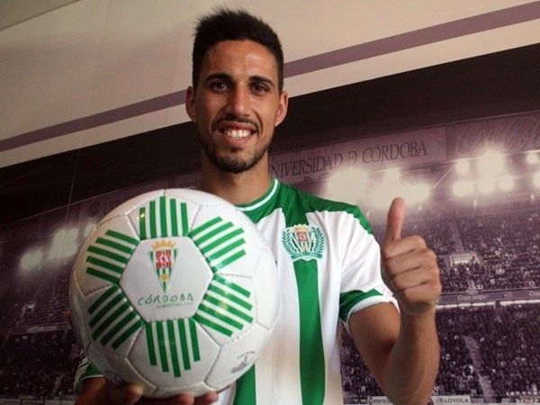 Fidel marca a su Elche y Linares sigue imparable