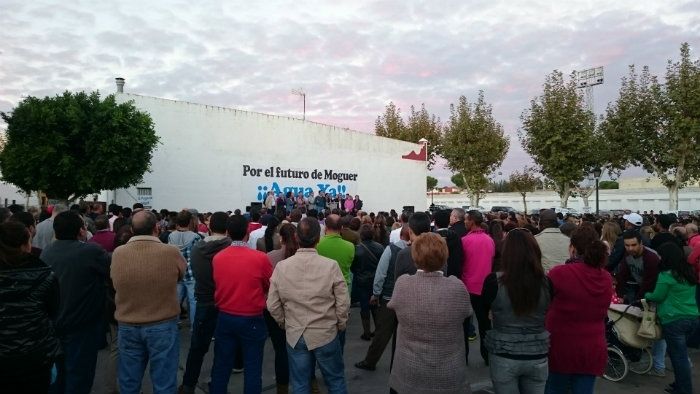 Unas 20.000 personas apoyan las acciones para exigir el agua superficial para el riego en el Condado