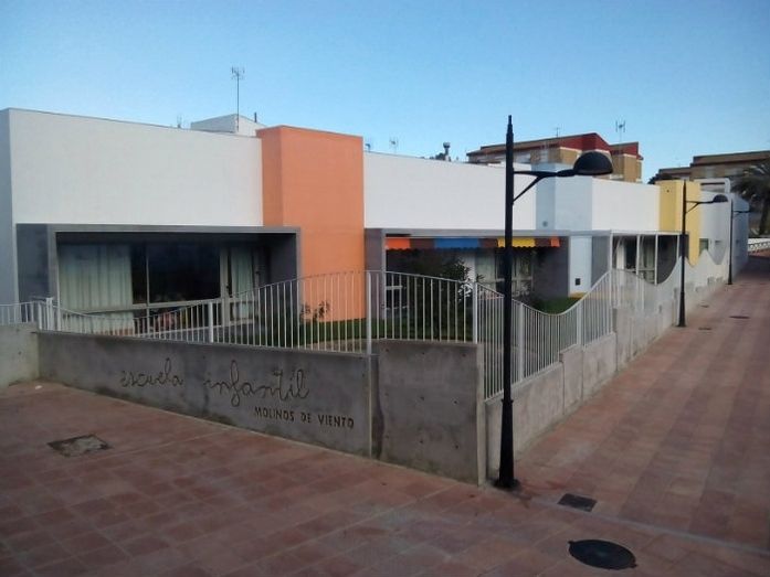 El Ayuntamiento insta a la Delegación de Educación a dar soluciones a la Guardería 'Molinos de viento'