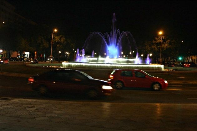 La Fuente de los Bomberos de la avenida de Andalucía luce de nuevo tras varios años de sequía
