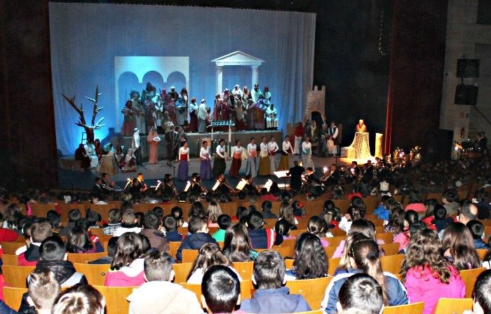 Unos 1.500 escolares disfrutan en la Casa Colón del Belén Musical del Orfeón y la Escolanía de Huelva