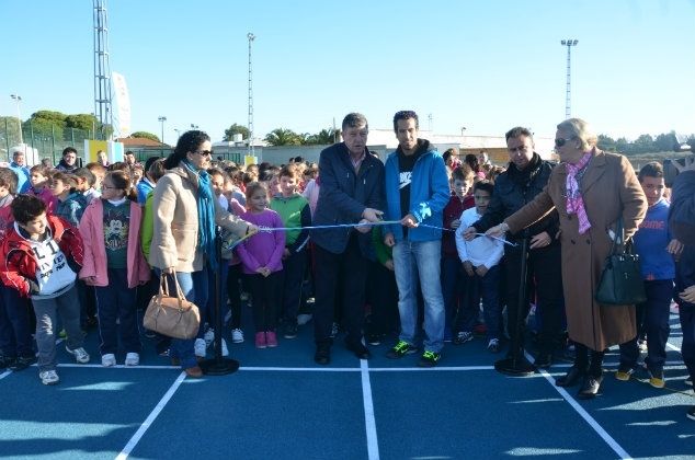 Se inauguran en Palos una pista de atletismo y tres de fútbol-pádel