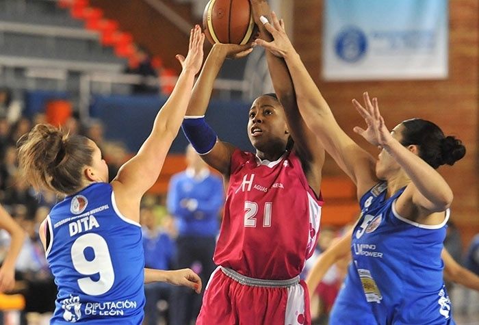Elonu está a dos puntos de la máxima anotadora del Conquero de la pasada temporada
