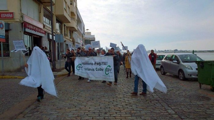 La plantilla del Ayuntamiento de Ayamonte finaliza el año con cuatro nóminas y media pendientes de pago