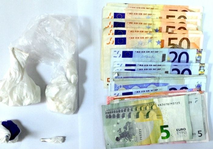 Detienen a dos traficantes con 50 gramos de cocaína y 860 euros