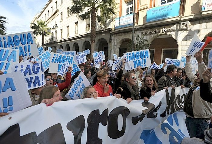 El Condado marcha sobre la capital para exigir agua