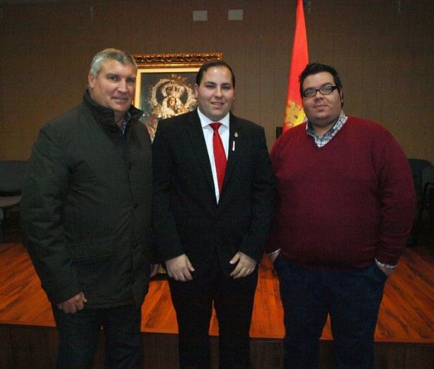 Juan Manuel Florido toma posesión como hermano mayor de la Hermandad del Rosario