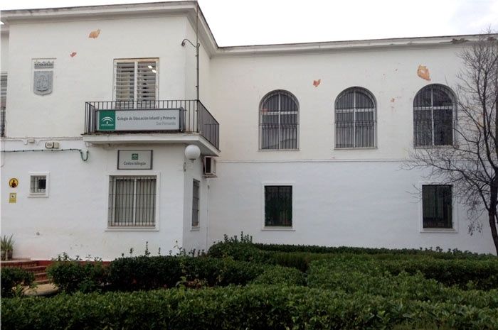 Yolanda Cabezas pide en una moción al Ayuntamiento que no deje a medio pintar la fachada del colegio San Fernando