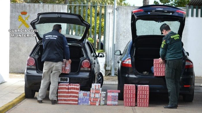 Intervienen 4.000 cajetillas de tabaco y desmantelan dos puntos de venta de contrabando