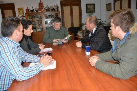 El Ayuntamiento de Palos firma tres convenios de colaboración con las Hermandades
