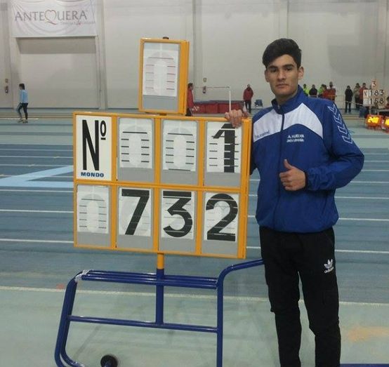 Título y mínima mundial para un estelar Héctor Santos en el Andaluz Absoluto