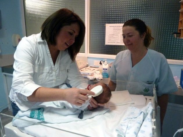 El área neonatal del Juan Ramón Jiménez abre las 24 horas para favorecer el cuidado de los bebés