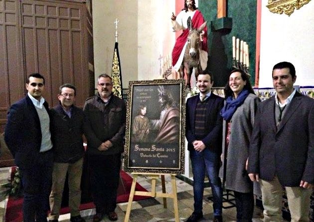 El abrazo entre el Santísimo Cristo del Amor y un niño anuncia la Semana Santa de Valverde del Camino