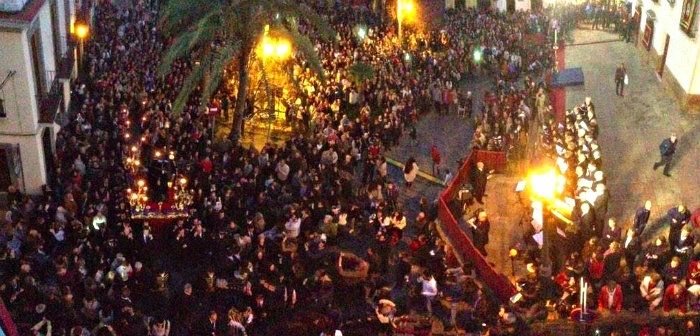 Huelva acompaña al Nazareno en el vía crucis oficial