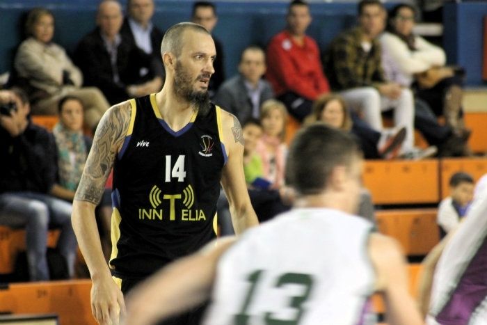 Un acertadísimo Unicaja rompe la mejor racha del Por Huelva (100-71)