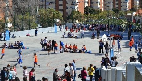 Más de 100 niños en el I Torneo de Minibasket del Montessori