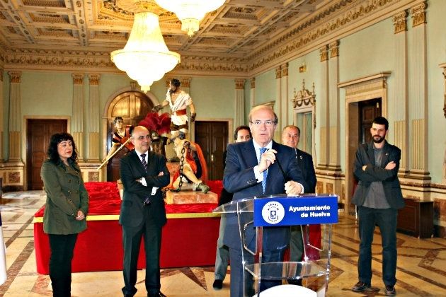 Los Judíos muestran en el Ayuntamiento de Huelva su nuevo misterio de Jesús de las Cadenas