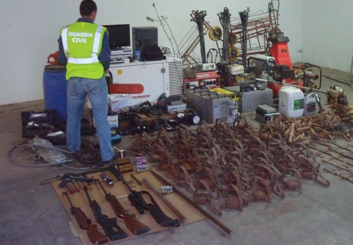 Detienen a los dos presuntos autores de varios robos en fincas de Almonte