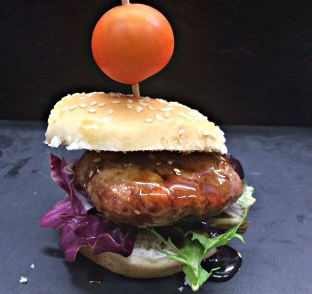 Hamburguesa de buey con salsa Jack Daniel's