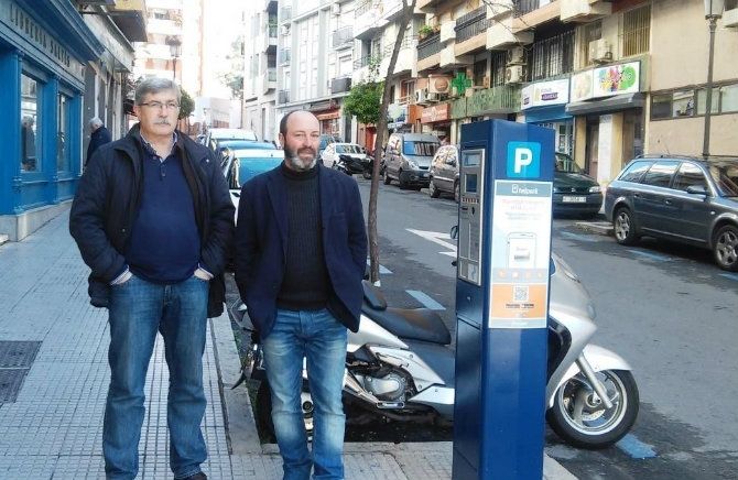Denuncian que el Ayuntamiento compensa a la empresa de grúas cuando no retira un mínimo de vehículos al año