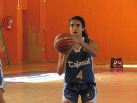 La jugadora del Conquero Carmen Leal acude al Campeonato de España Infantil