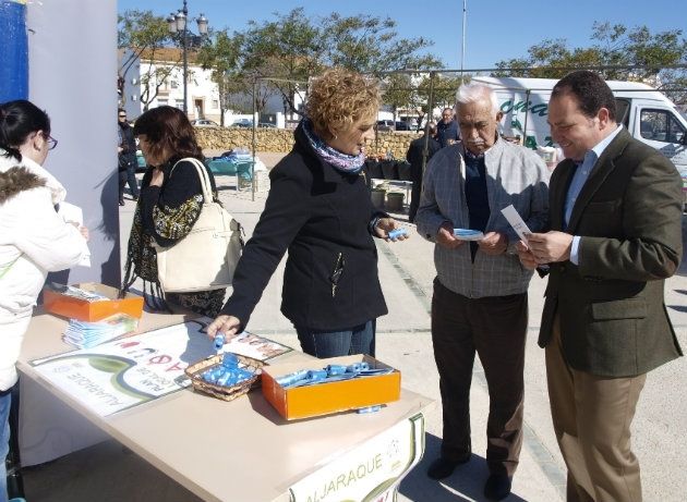 Aljaraque pone en marcha una campaña para concienciar sobre la necesidad de recoger los excrementos de los perros