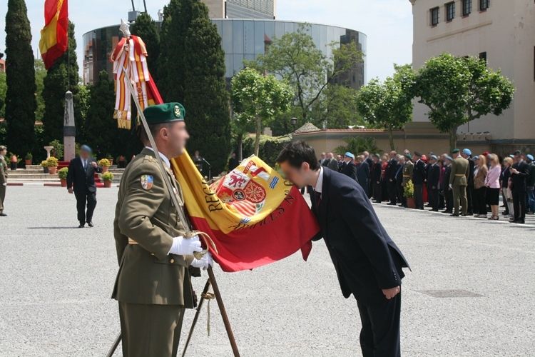 El runrún: Jurar bandera sin ser militar