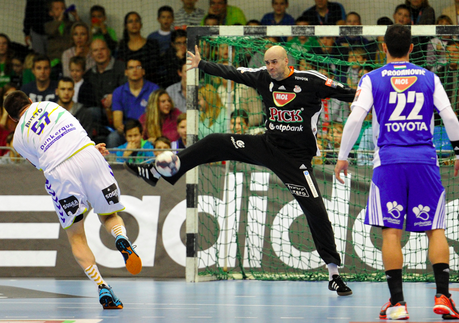 El Pick Szeged de Sierra cobra ventaja sobre el Kiel hacia la 'final four' (31-29)