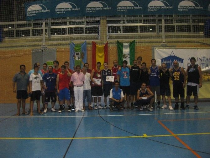 'Warrones y Molones' gana la liga de verano de baloncesto