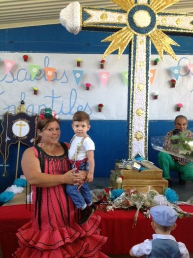Más de 400 niños de Isla Cristina participan en el desfile infantil de Cruces de Mayo